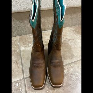 NWT Justin Boots cowboy boots for women, size 7